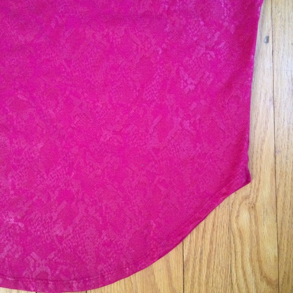 NWOT The Nike Tee PINK waxed snakeskin - Picture 2 of 7